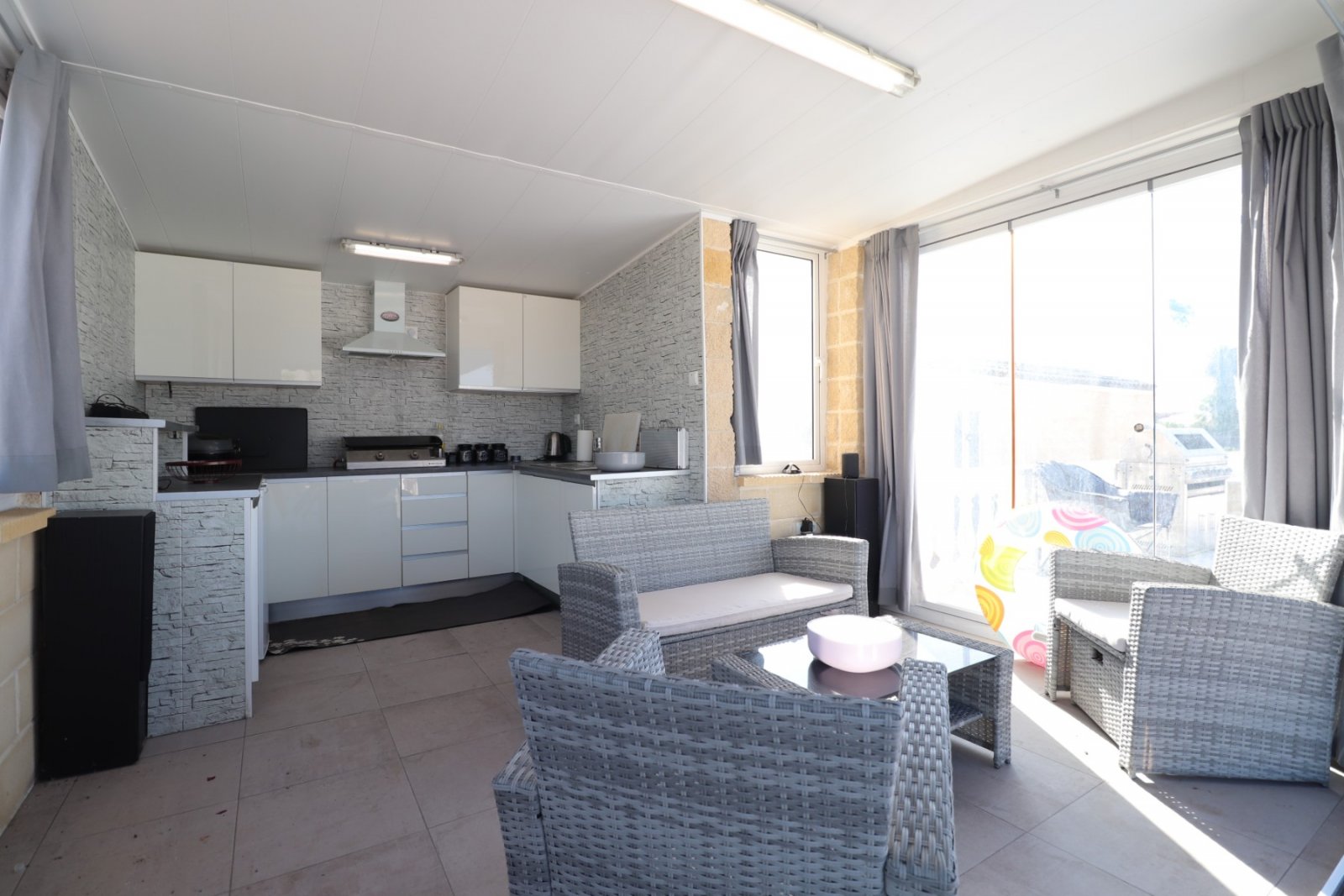 Landhaus-Villa mit 3 Schlafzimmern, 2 Bädern, Garage, Privatpool und schönem Ausblick