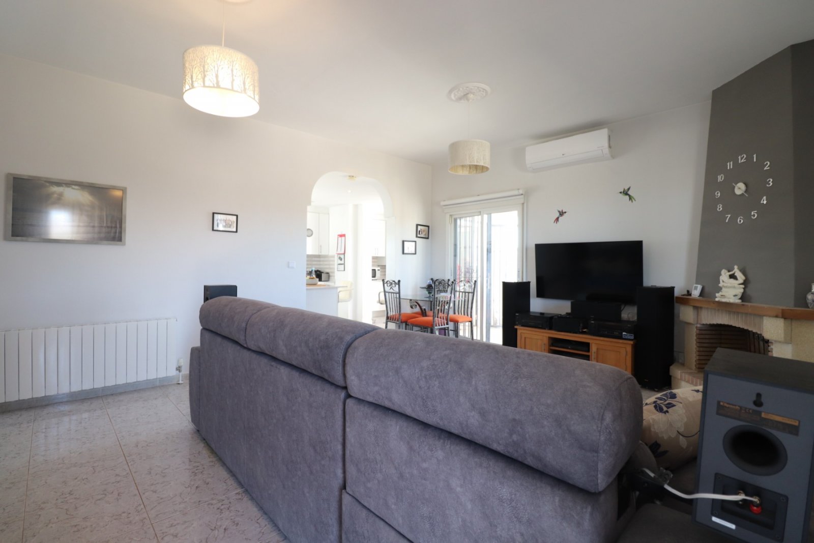 Landhaus-Villa mit 3 Schlafzimmern, 2 Bädern, Garage, Privatpool und schönem Ausblick