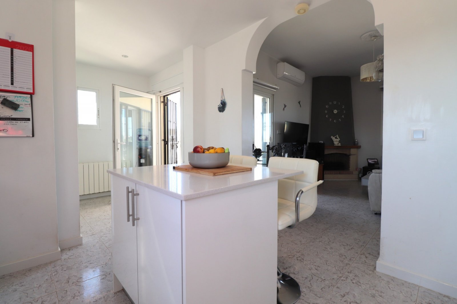 Landhaus-Villa mit 3 Schlafzimmern, 2 Bädern, Garage, Privatpool und schönem Ausblick