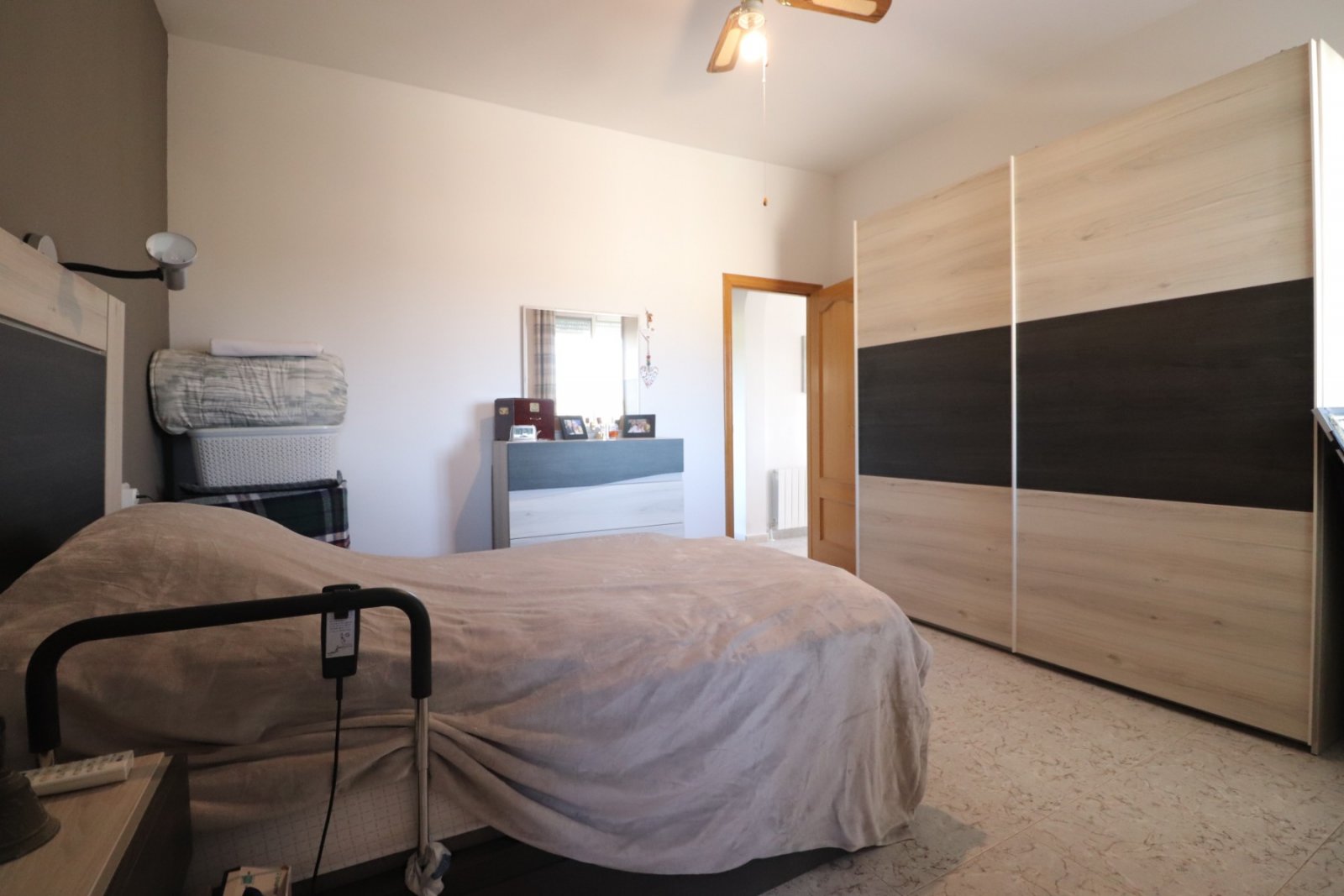 Landhaus-Villa mit 3 Schlafzimmern, 2 Bädern, Garage, Privatpool und schönem Ausblick