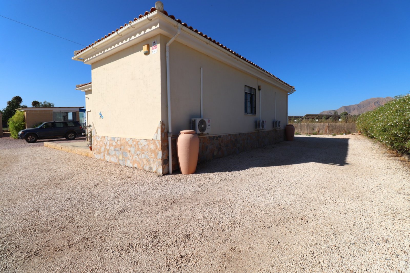 Landhaus-Villa mit 3 Schlafzimmern, 2 Bädern, Garage, Privatpool und schönem Ausblick