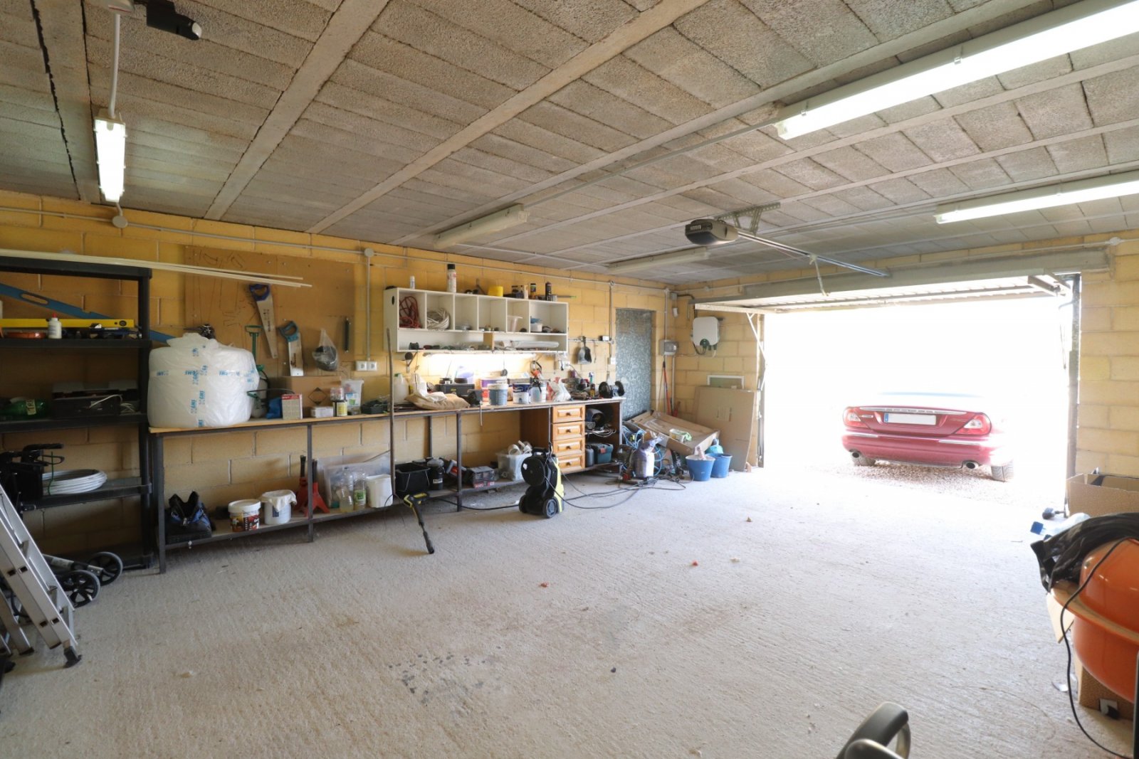 Landhaus-Villa mit 3 Schlafzimmern, 2 Bädern, Garage, Privatpool und schönem Ausblick