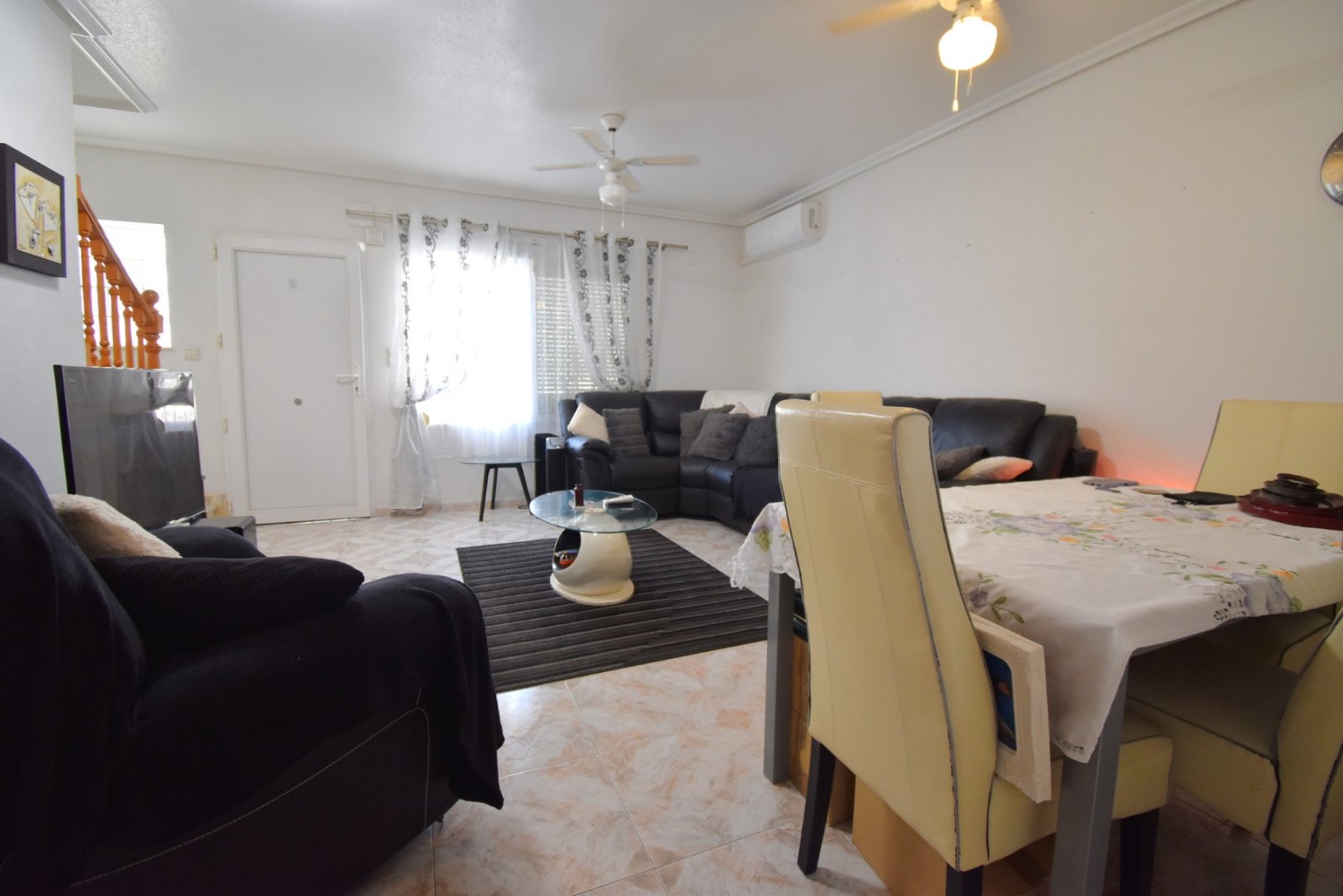 Reihenhaus mit 4 Schlafzimmern, 2 Bädern und Gemeinschaftspools in Playa Flamenca