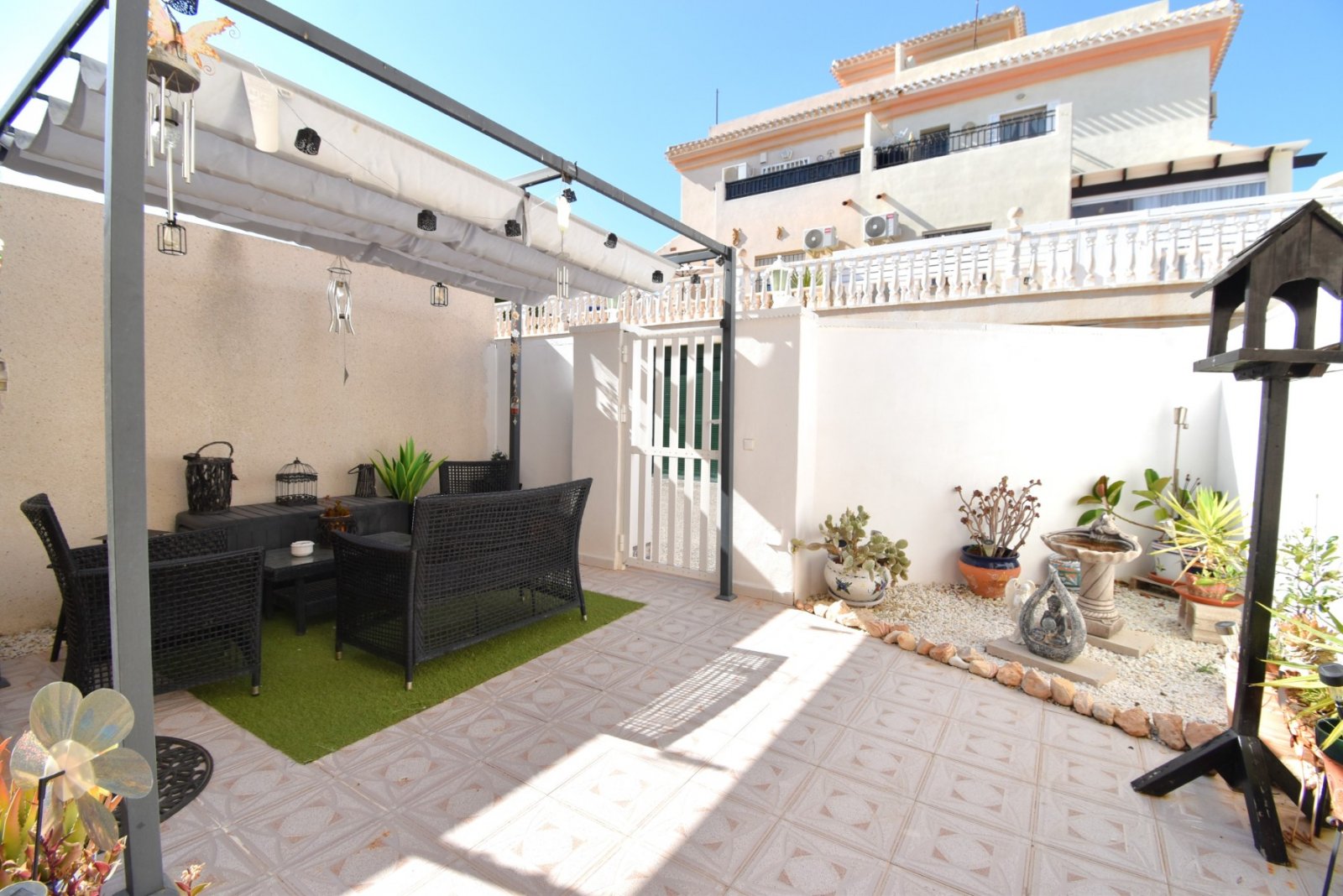 Reihenhaus mit 4 Schlafzimmern, 2 Bädern und Gemeinschaftspools in Playa Flamenca