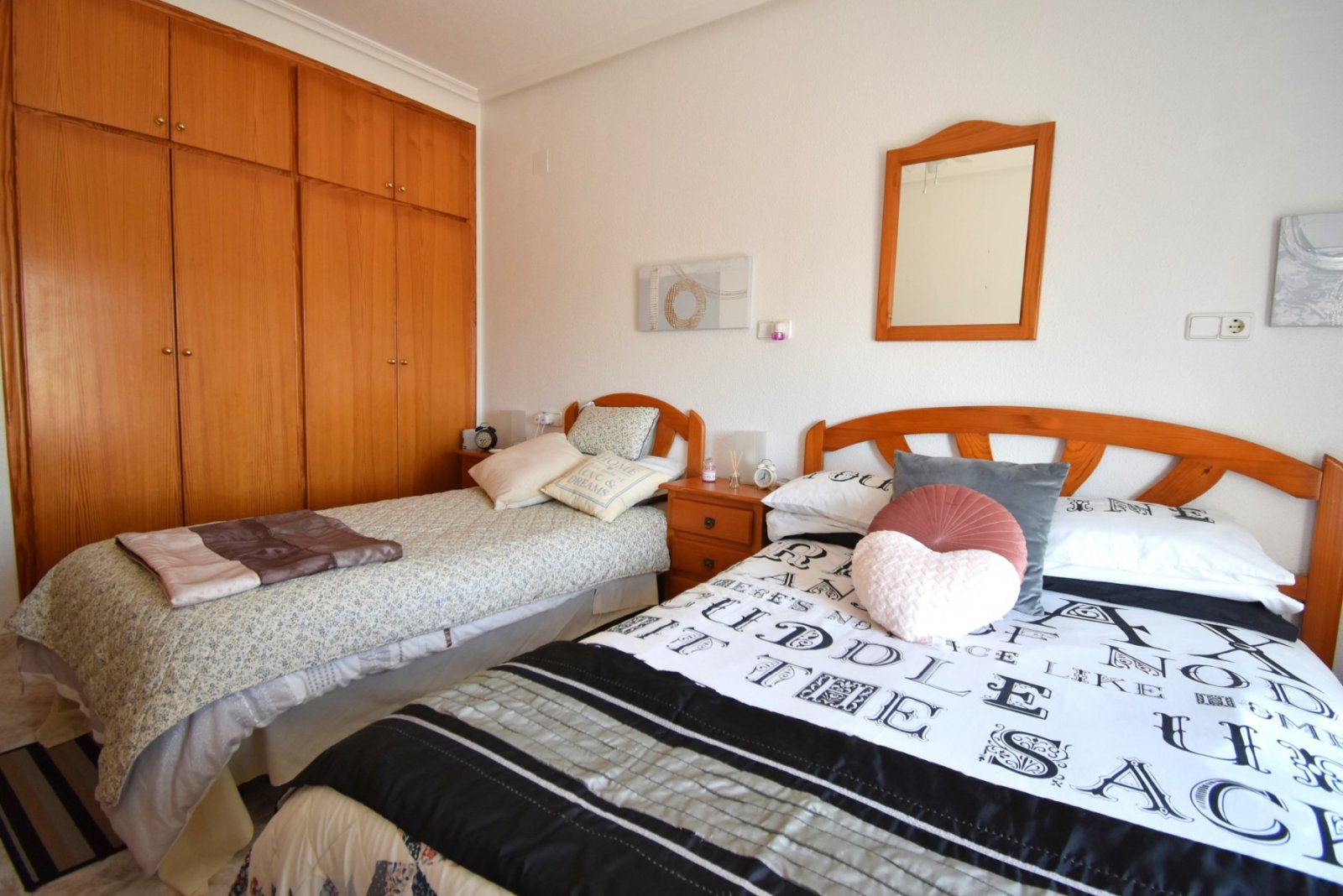 Reihenhaus mit 4 Schlafzimmern, 2 Bädern und Gemeinschaftspools in Playa Flamenca