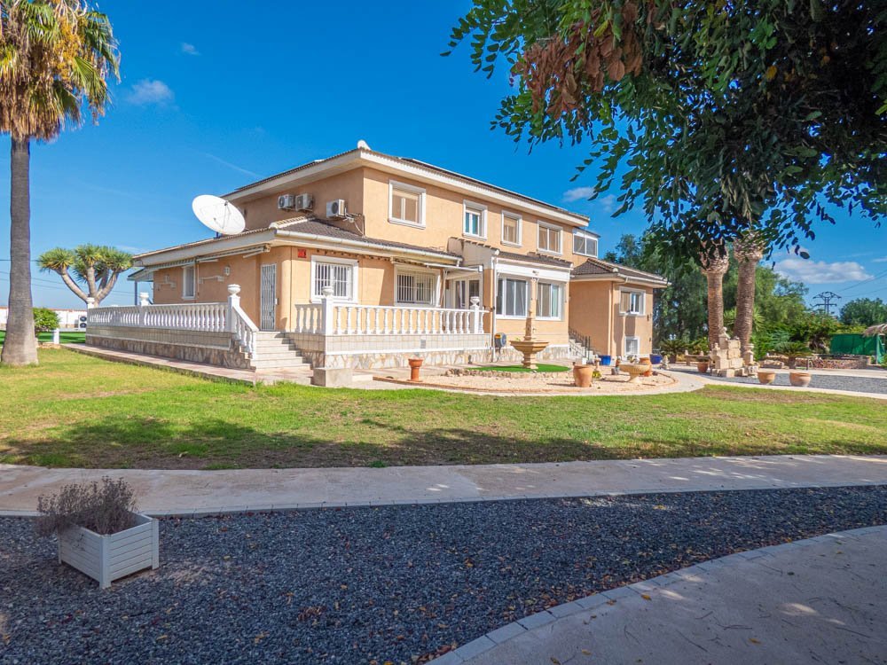 San Miguel de Salinas: Wunderschöne renovierte Landhaus-Villa mit 7 Schlafzimmern, 7 Bädern, Klimaanlage, Zentralheizung, Doppelgarage und beheizbarem Privatpool San Miguel de Salinas: Wunderschöne renovierte Landhaus-Villa mit 7 Schlafzimmern, 7 Bädern, Klimaanlage, Zentralheizung, Doppelgarage und beheizbarem Privatpool