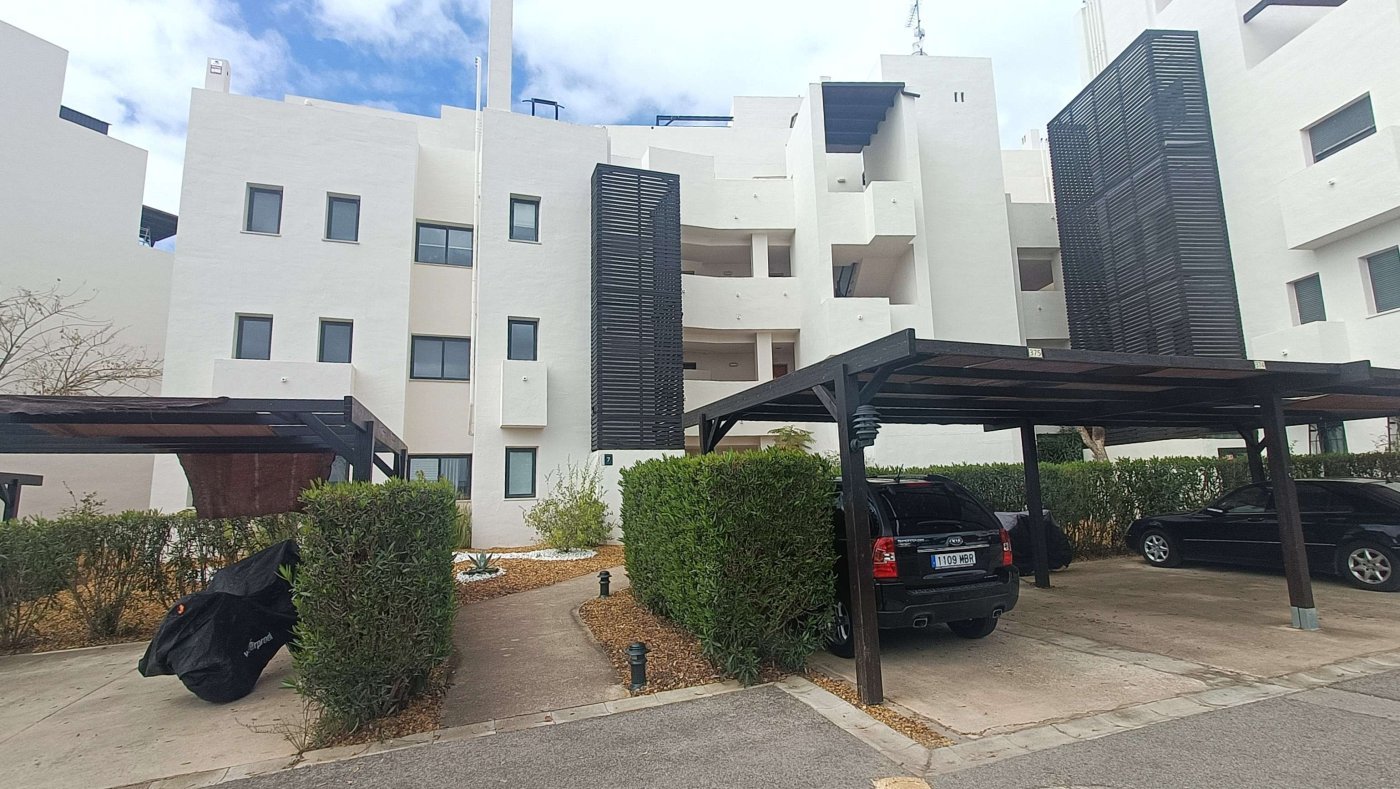 Elegante Erdgeschosswohnung mit 2 Schlafzimmern und 2 Bädern in einem aufstrebenden Golfresort