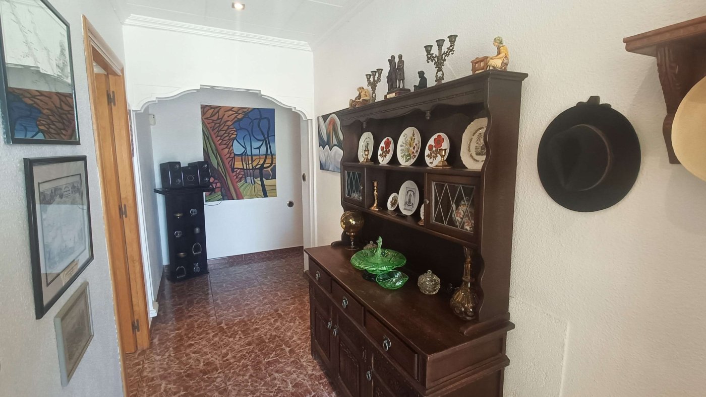 Atemberaubende freistehende Villa mit privatem Pool, separatem Gästeappartement, Garage und Kellerräumen am Stadtrand von Crevillent