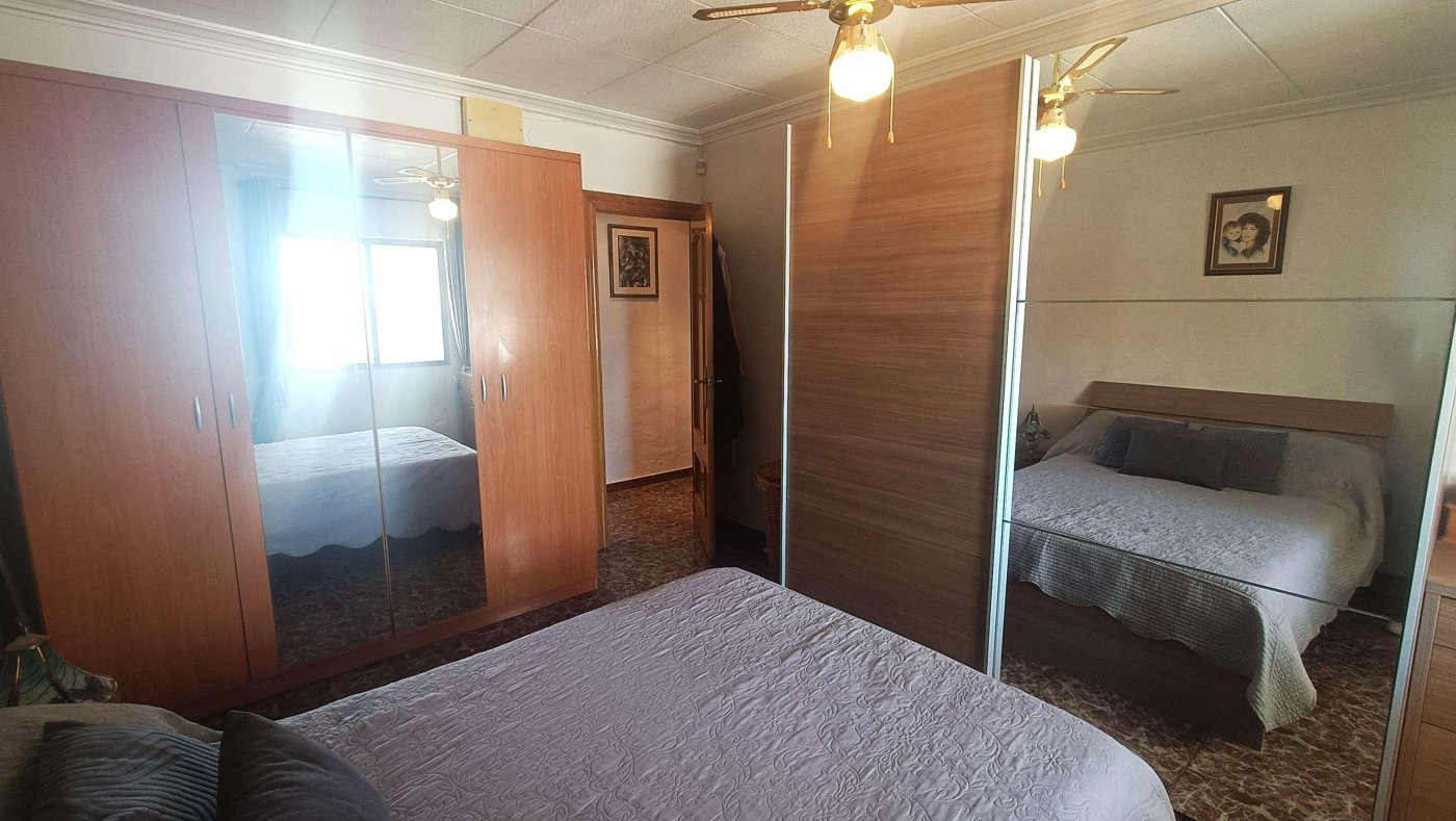Atemberaubende freistehende Villa mit privatem Pool, separatem Gästeappartement, Garage und Kellerräumen am Stadtrand von Crevillent