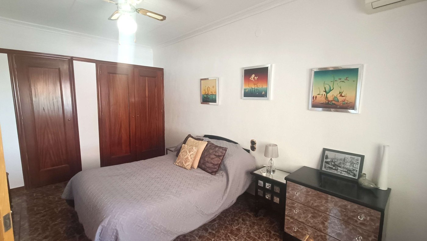 Atemberaubende freistehende Villa mit privatem Pool, separatem Gästeappartement, Garage und Kellerräumen am Stadtrand von Crevillent