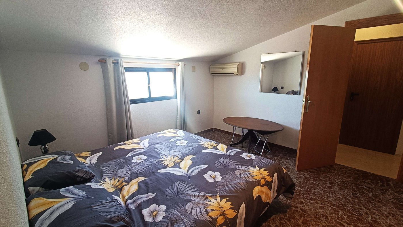 Atemberaubende freistehende Villa mit privatem Pool, separatem Gästeappartement, Garage und Kellerräumen am Stadtrand von Crevillent