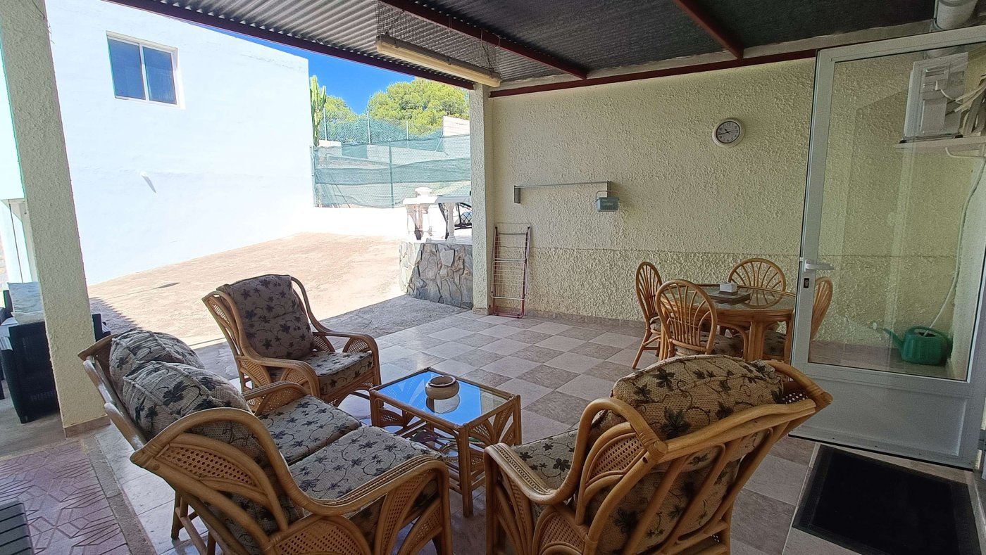 Atemberaubende freistehende Villa mit privatem Pool, separatem Gästeappartement, Garage und Kellerräumen am Stadtrand von Crevillent