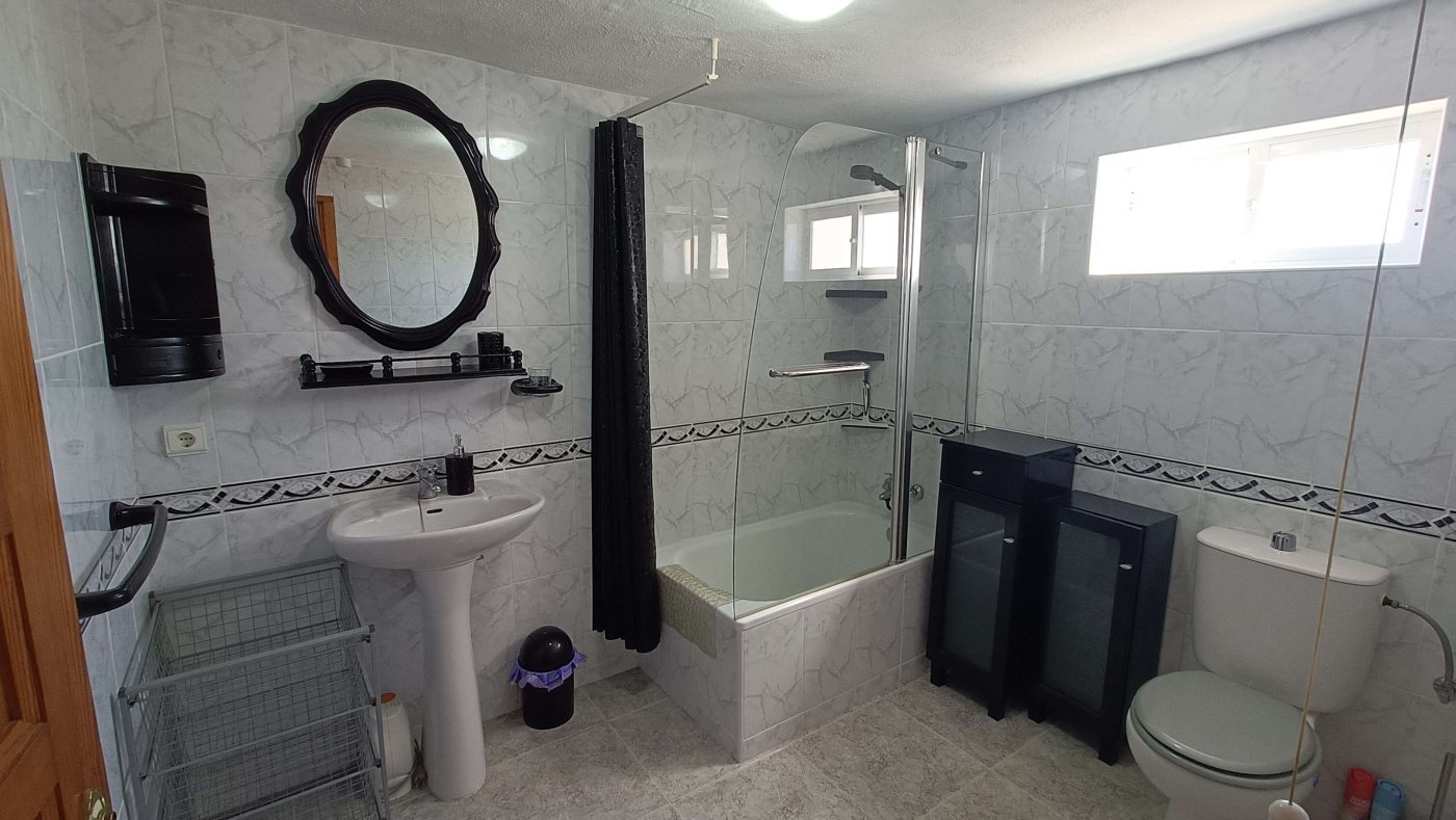 Atemberaubende freistehende Villa mit privatem Pool, separatem Gästeappartement, Garage und Kellerräumen am Stadtrand von Crevillent