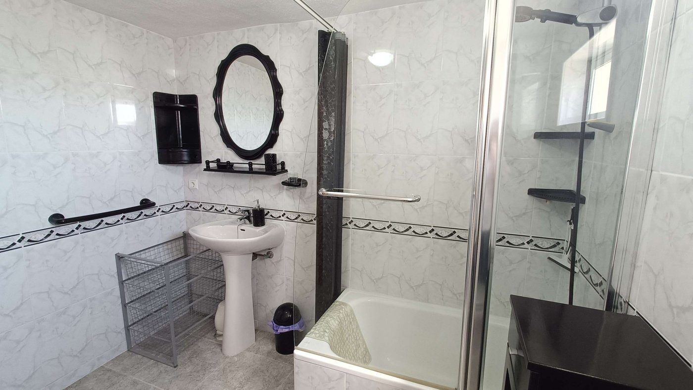 Atemberaubende freistehende Villa mit privatem Pool, separatem Gästeappartement, Garage und Kellerräumen am Stadtrand von Crevillent