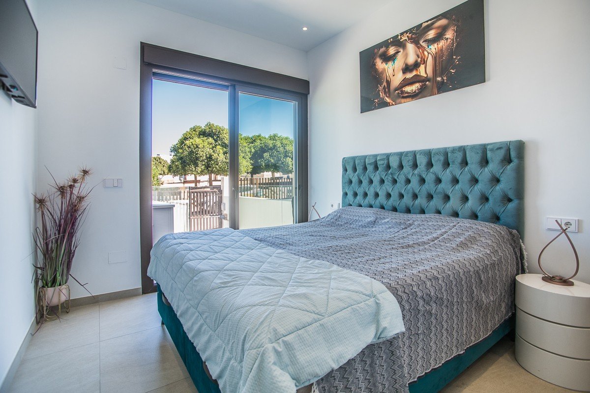 Moderne freistehende Villa mit 4 Schlafzimmern, privatem Pool und Garage in Rojales