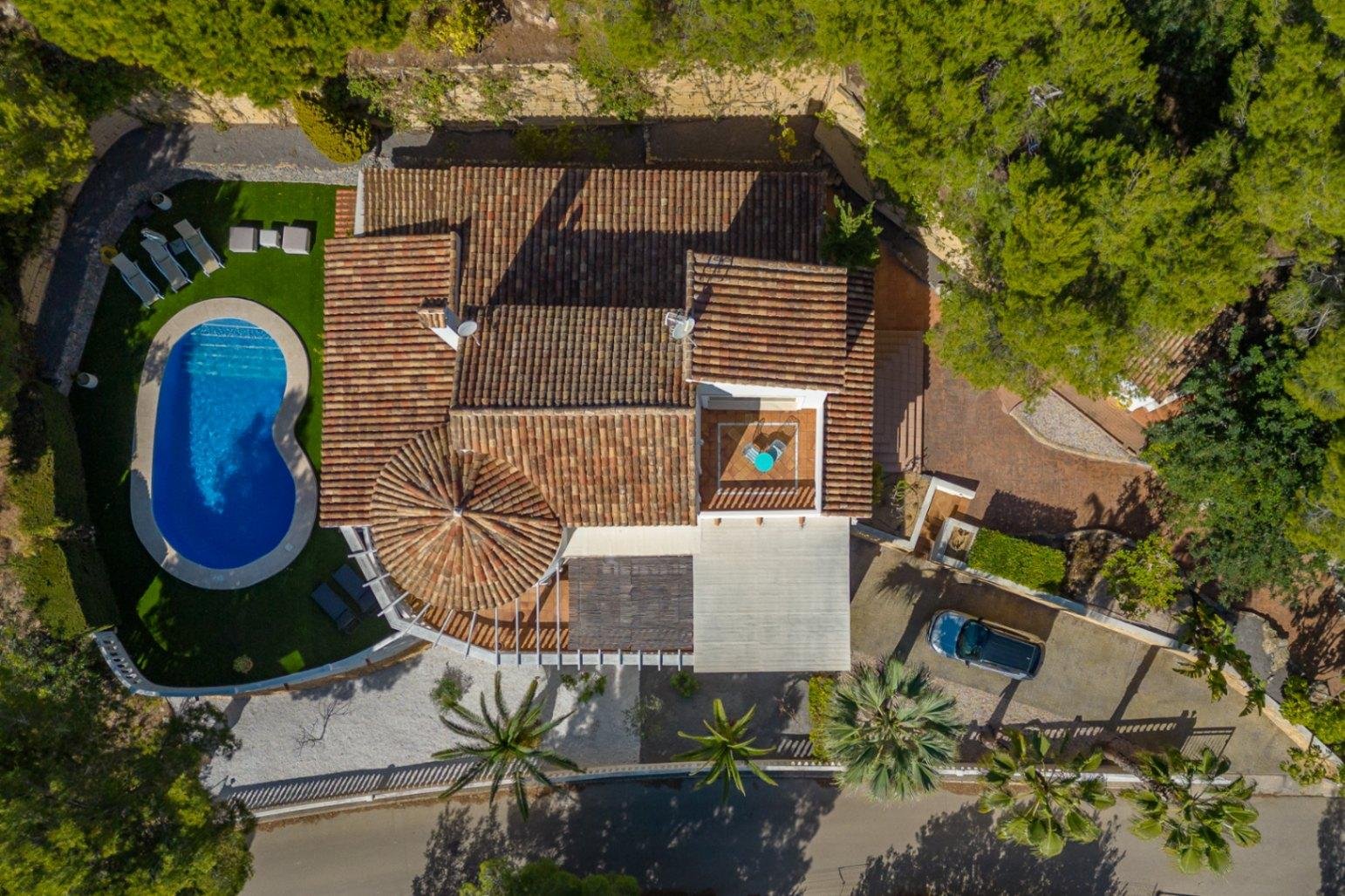 Villa in mediterranem Stil mit beheiztem Pool und viel Privatsphäre in der Nähe des Golfplatzes von Altea