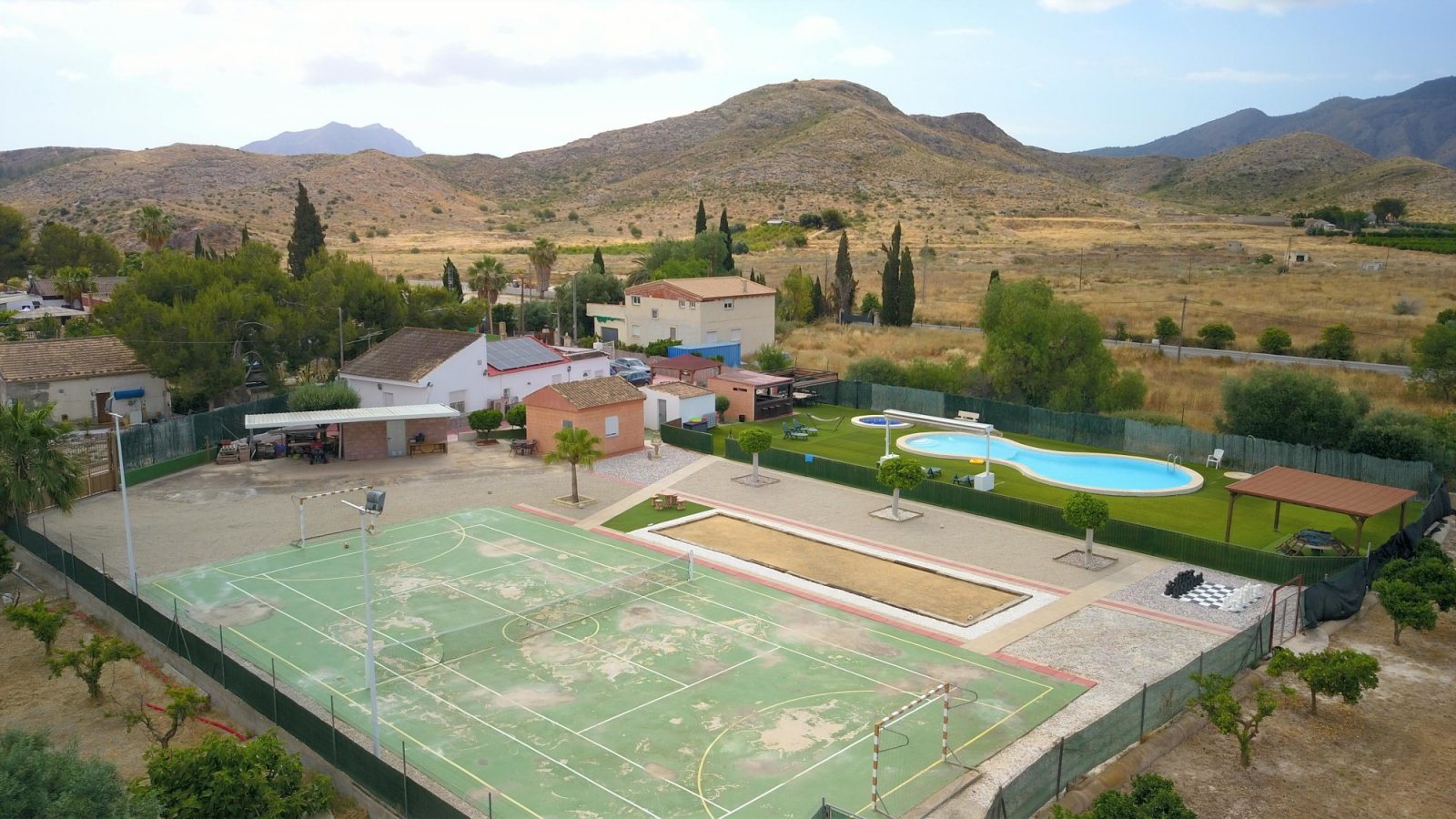 Landhaus-Villa mit privatem Pool, Tennisplatz und Whirlpool