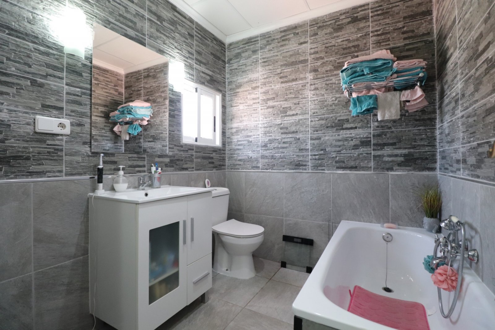 Landhaus-Villa mit privatem Pool, Tennisplatz und Whirlpool