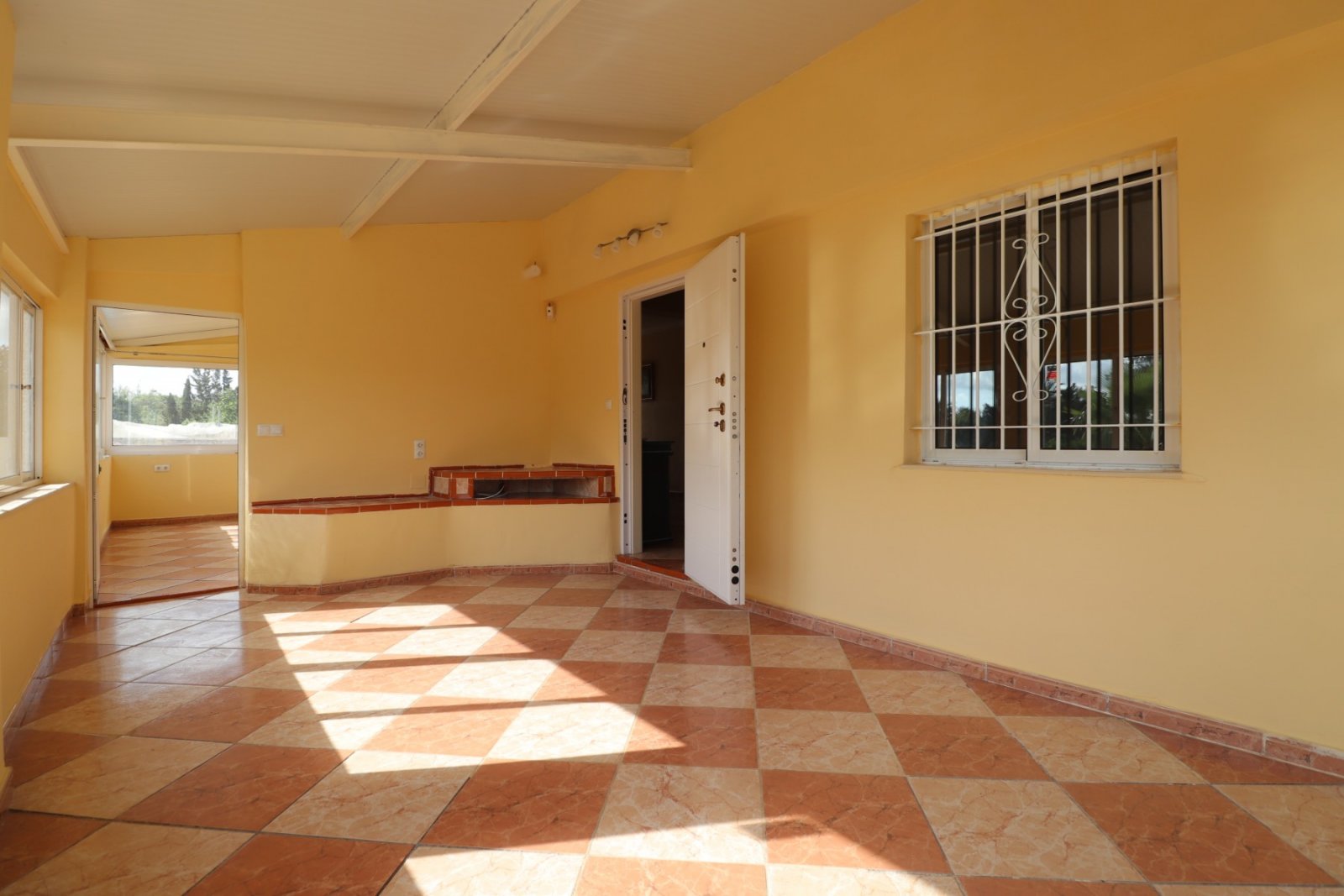 Landhaus-Villa mit 4 Schlafzimmern, 2 Bädern und Privatpool