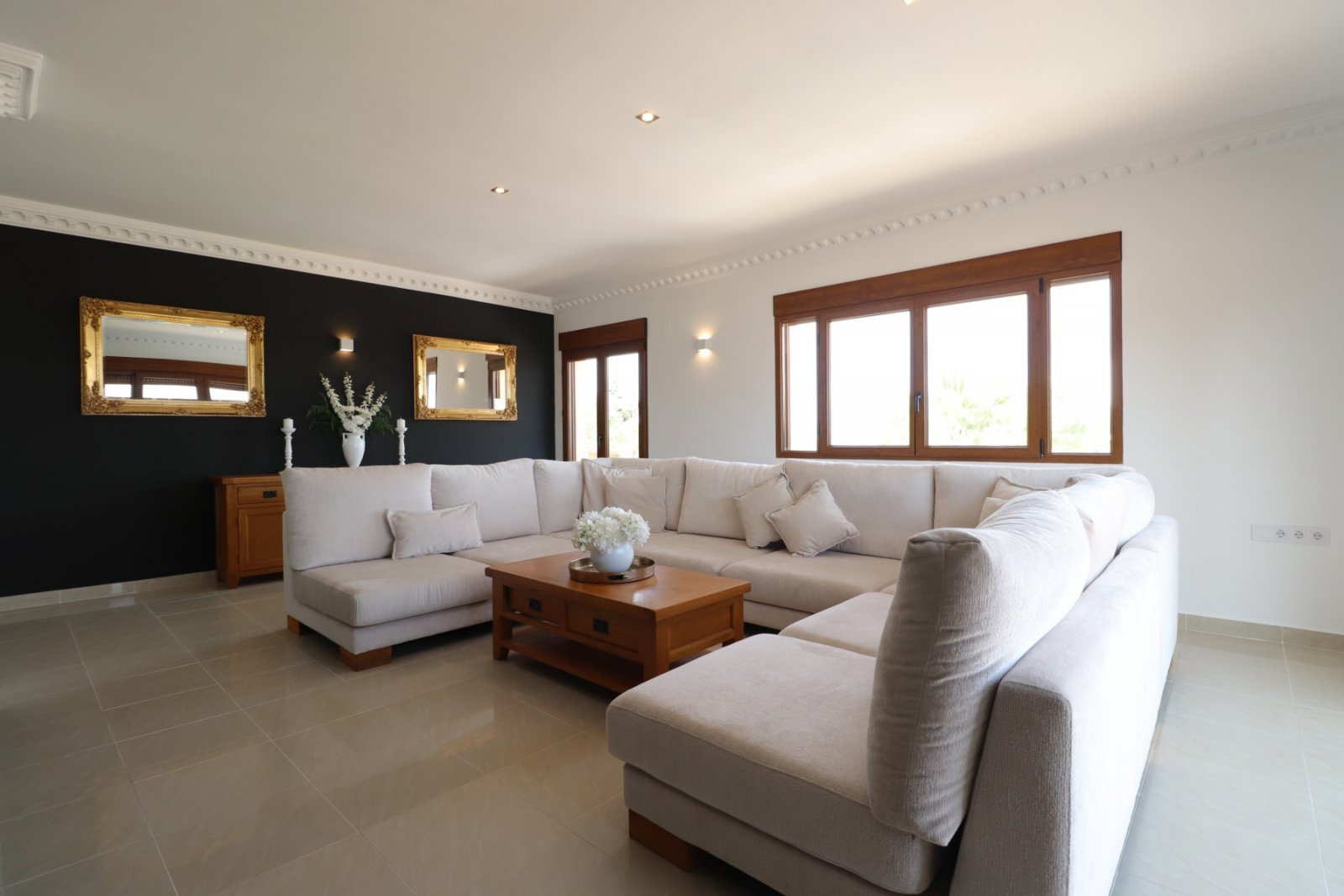 Fantastische Villa mit 6 Schlafzimmern, 5 Badezimmern und Privatpool in Lomas de la Juliana