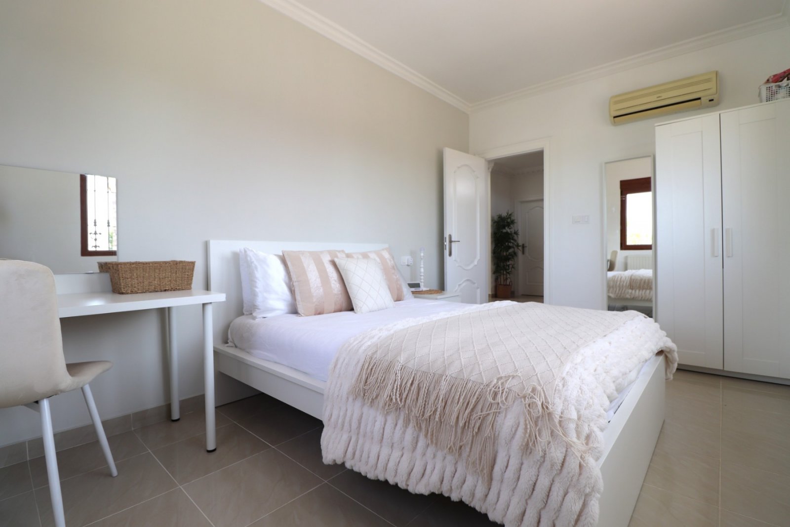 Fantastische Villa mit 6 Schlafzimmern, 5 Badezimmern und Privatpool in Lomas de la Juliana