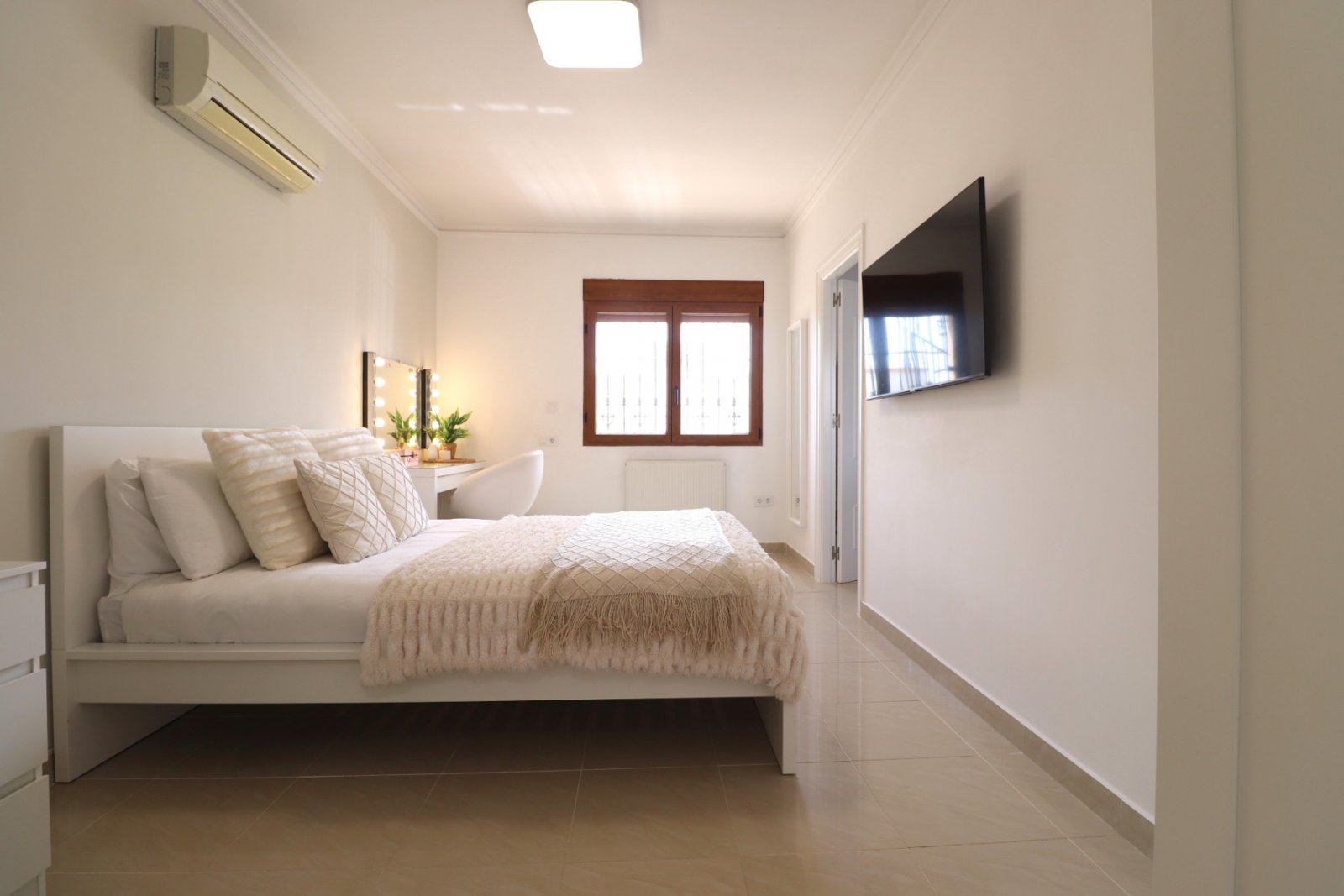 Fantastische Villa mit 6 Schlafzimmern, 5 Badezimmern und Privatpool in Lomas de la Juliana
