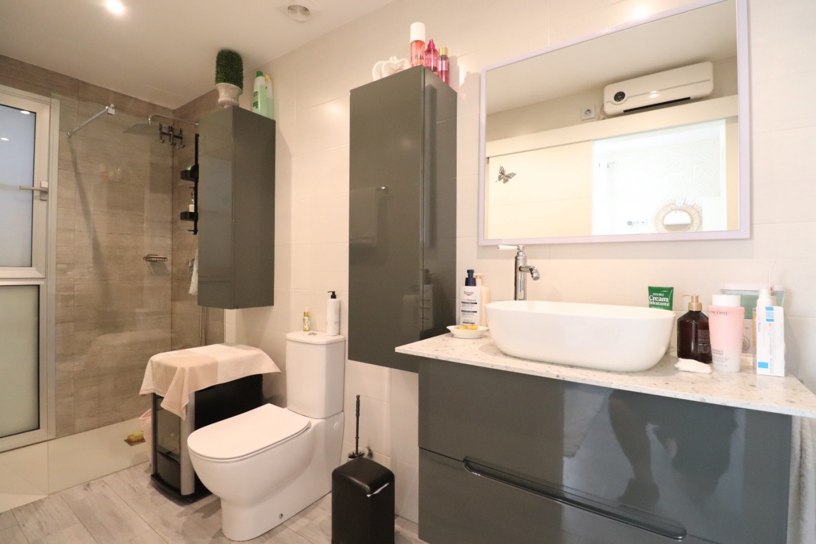Moderne Doppelhaushälfte mit 3 Schlafzimmern, 2 Bädern und Privatpool in Daya Vieja