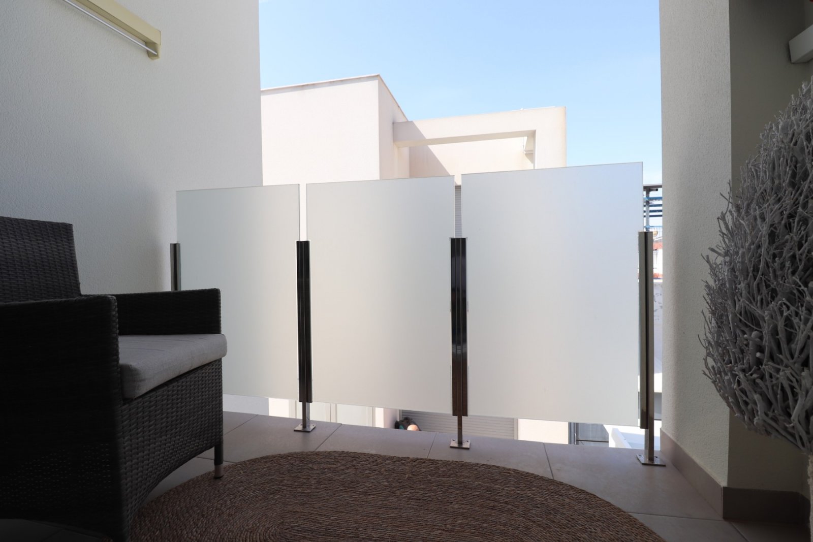 Moderne Doppelhaushälfte mit 3 Schlafzimmern, 2 Bädern und Privatpool in Daya Vieja