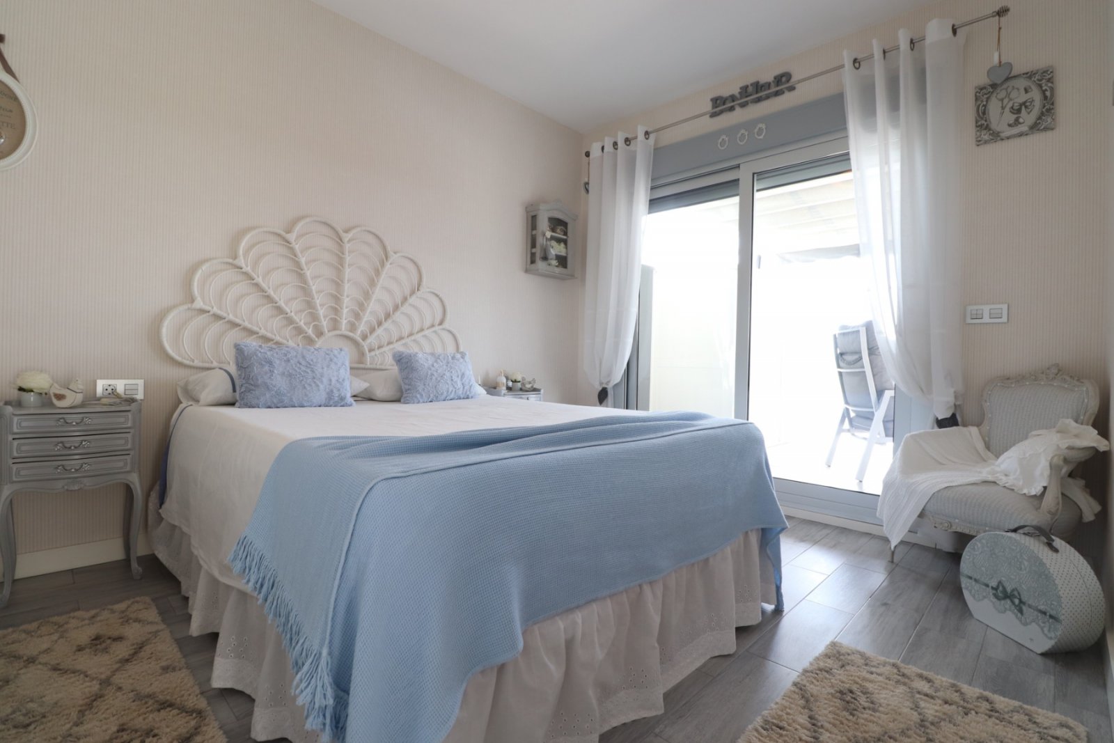 Moderne Doppelhaushälfte mit 3 Schlafzimmern, 2 Bädern und Privatpool in Daya Vieja
