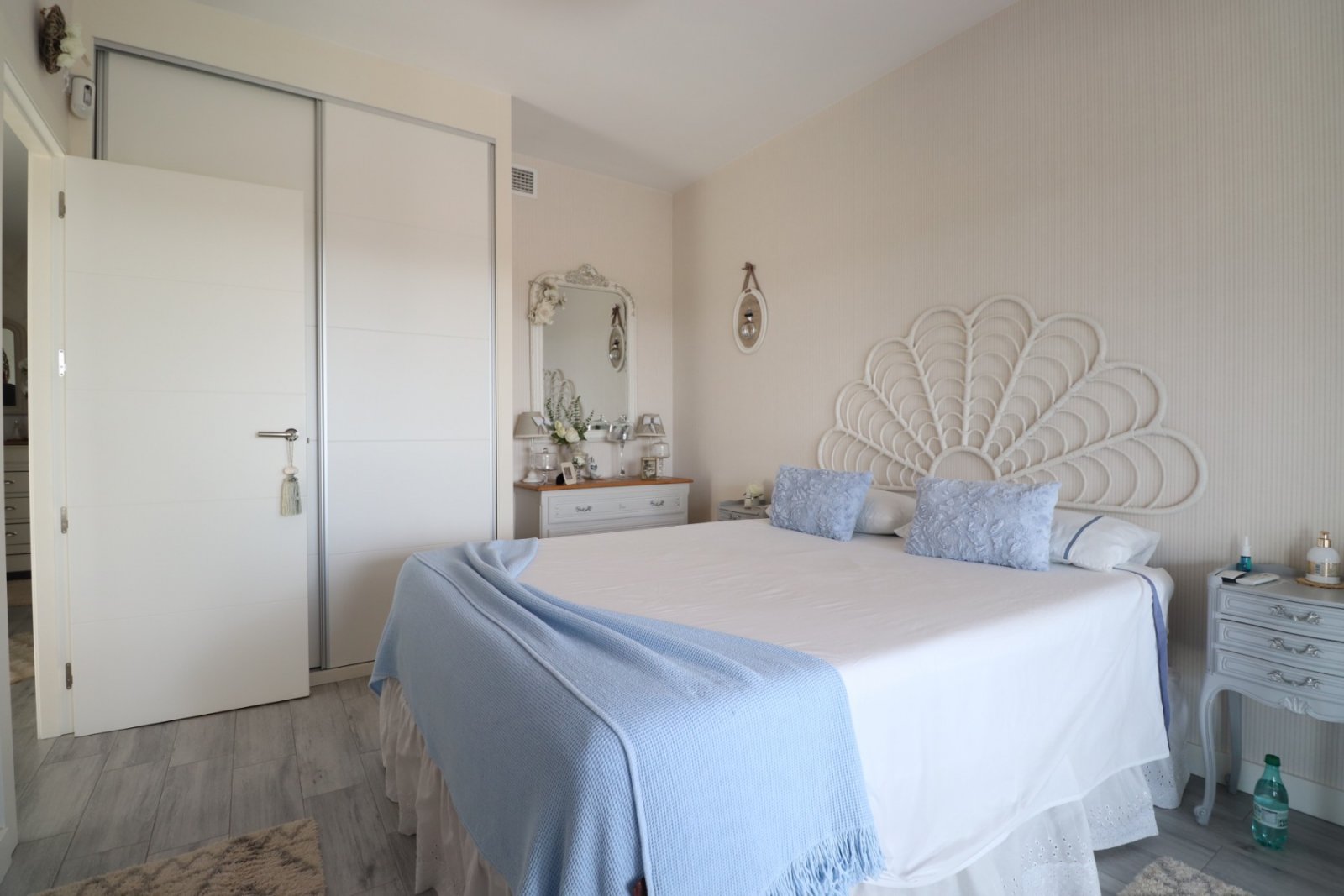 Moderne Doppelhaushälfte mit 3 Schlafzimmern, 2 Bädern und Privatpool in Daya Vieja