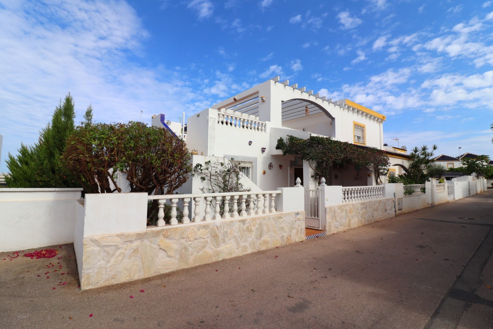 Orihuela Costa: Quattrohaus mit 2 Schlafzimmern, 1 Bad und Gemeinschaftspool Orihuela Costa: Quattrohaus mit 2 Schlafzimmern, 1 Bad und Gemeinschaftspool