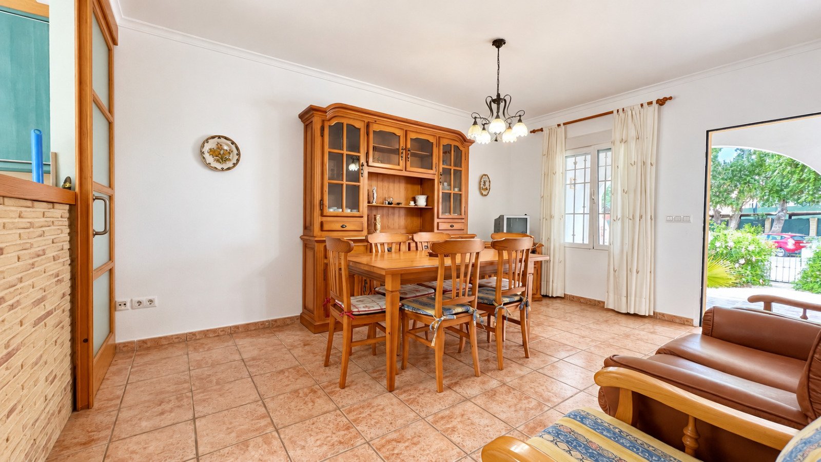 Charmantes Reihenhaus in Strandlage von Dénia mit 3 Schlafzimmern und Garten