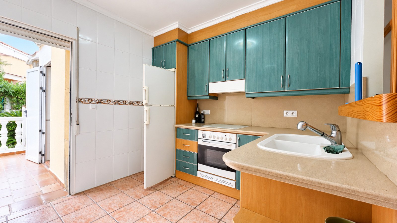 Charmantes Reihenhaus in Strandlage von Dénia mit 3 Schlafzimmern und Garten
