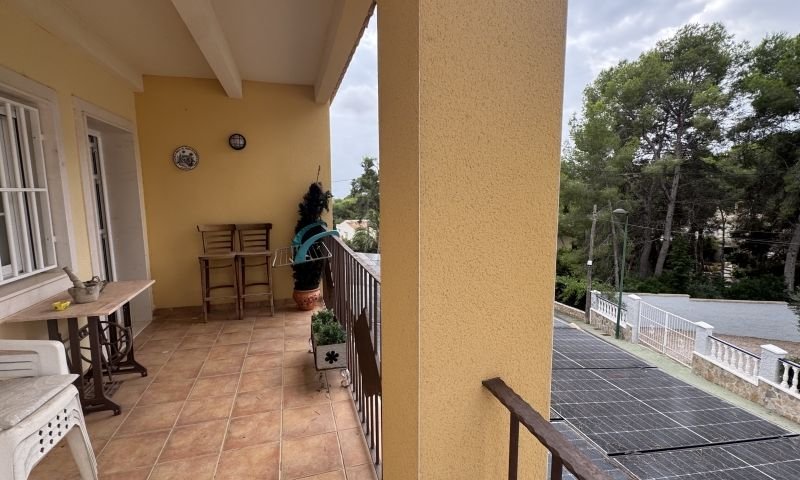 Charmante Villa mit Meerblick in Pinar de Campoverde auf einem großen von Pinien umgebenen Grundstück