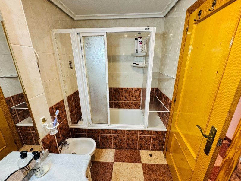 Penthouse-Wohnung mit 2 Schlafzimmern und 1 Bad nur 200 m vom Strand