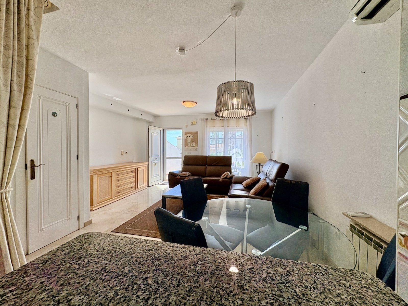 Duplex-Reihenhaus mit Solarium und Meerblick, Garten und Gemeinschaftspool in Conjunto Rioja