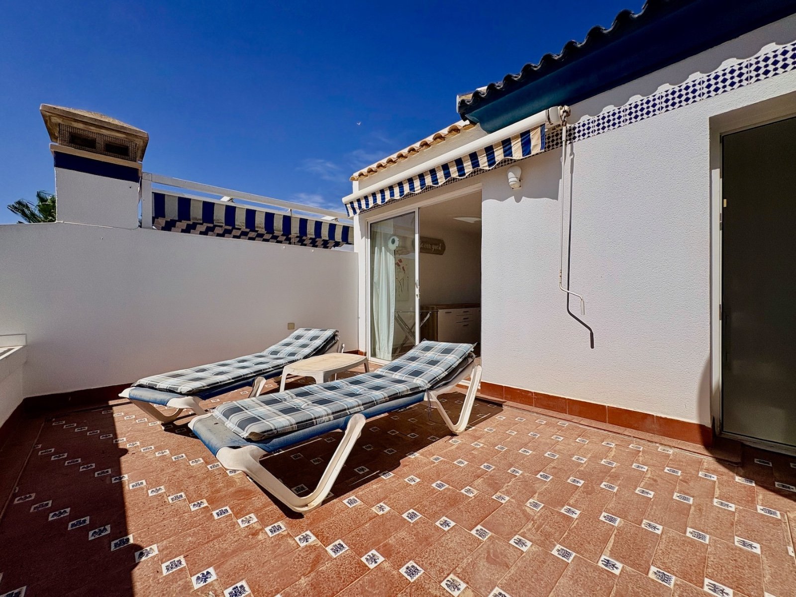 Duplex-Reihenhaus mit Solarium und Meerblick, Garten und Gemeinschaftspool in Conjunto Rioja