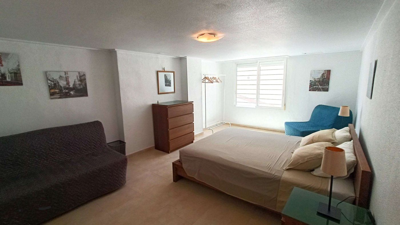 Wunderschöne Quattrovilla mit 3 Schlafzimmern, 2 Bädern, großer Dachterrasse, Keller und Garage im La Finca Golf and Spa Resort