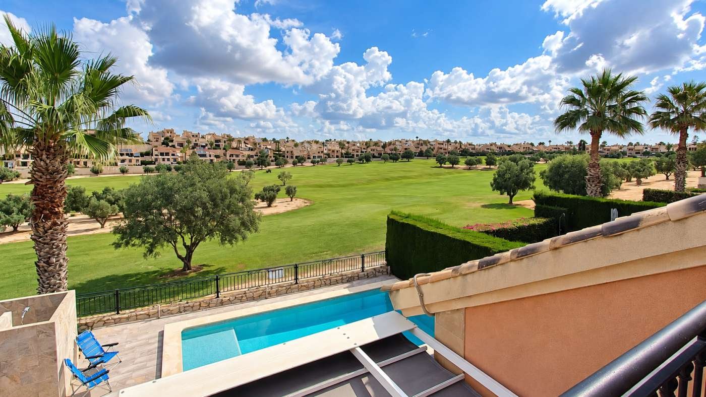 Villa mit 3 Schlafzimmern und 2 Bädern in erster Linie am Golfplatz vom La Finca Resort