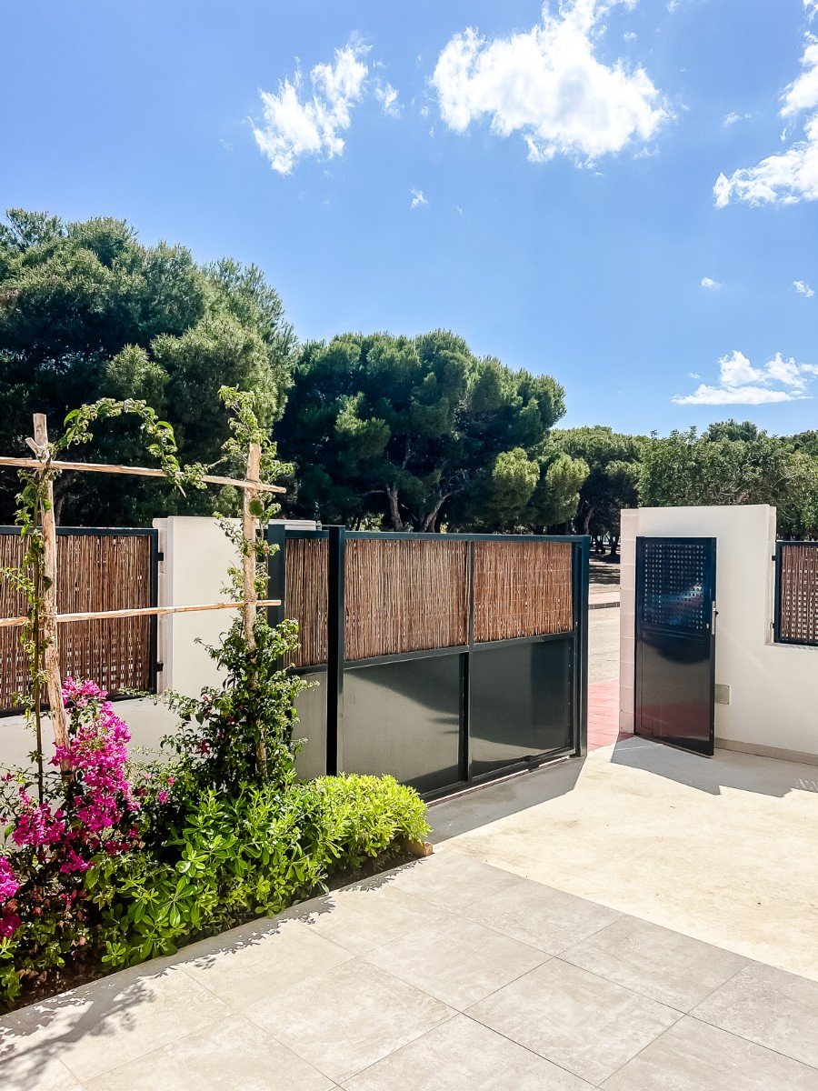 Erdgeschoss-Wohnung im Ibiza-Stil nur 800 m vom Strand
