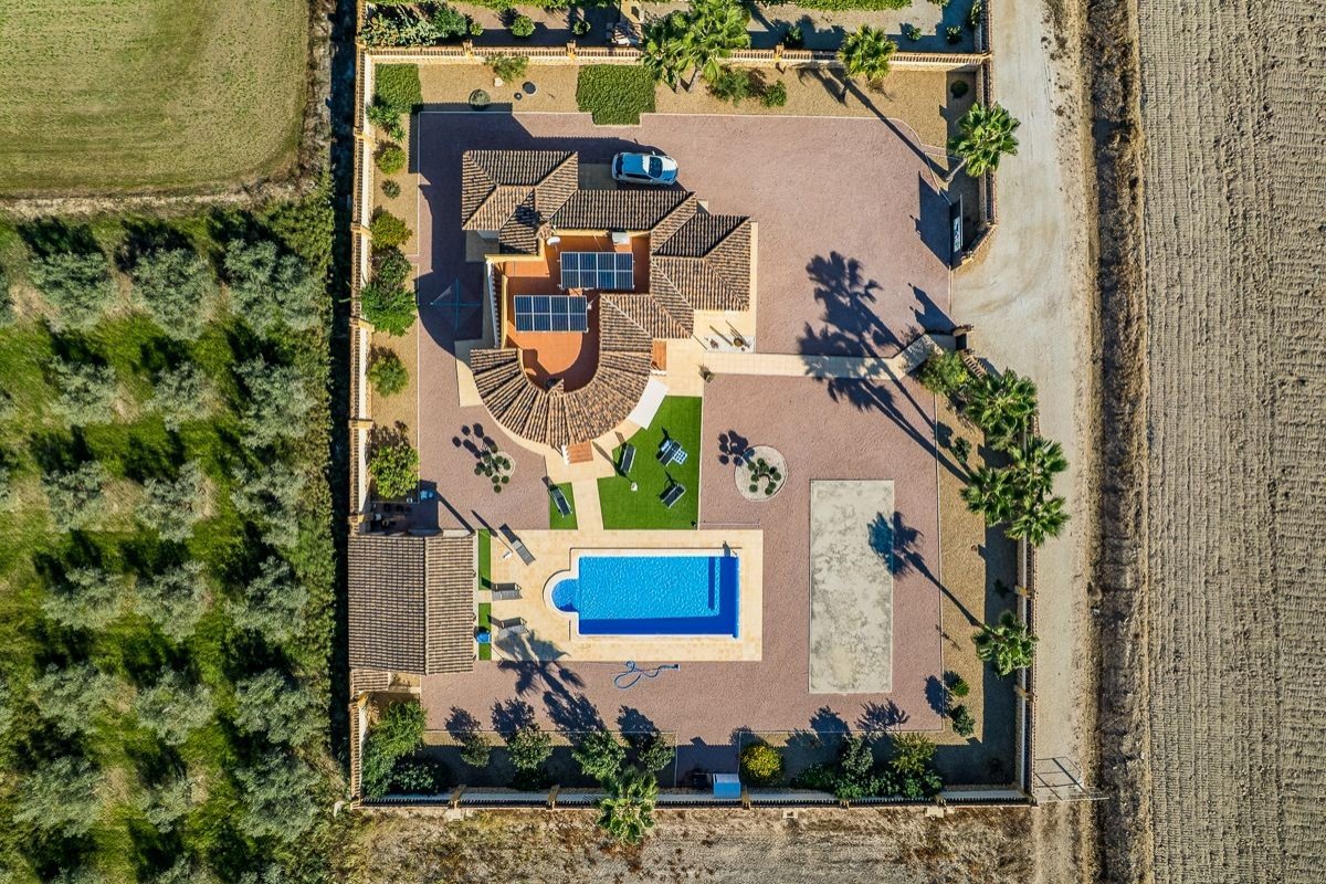 Wunderschöne Villa im spanischen Stil in Catral