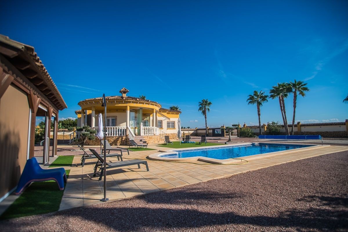 Wunderschöne Villa im spanischen Stil in Catral