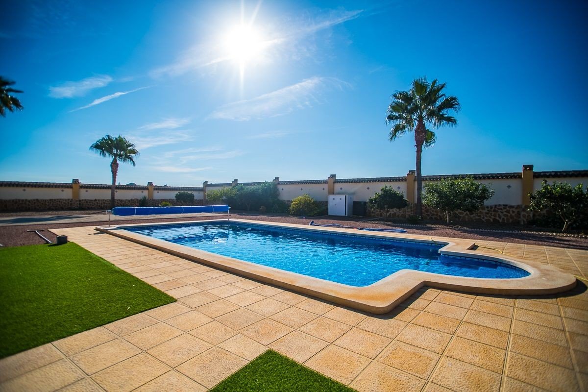 Wunderschöne Villa im spanischen Stil in Catral
