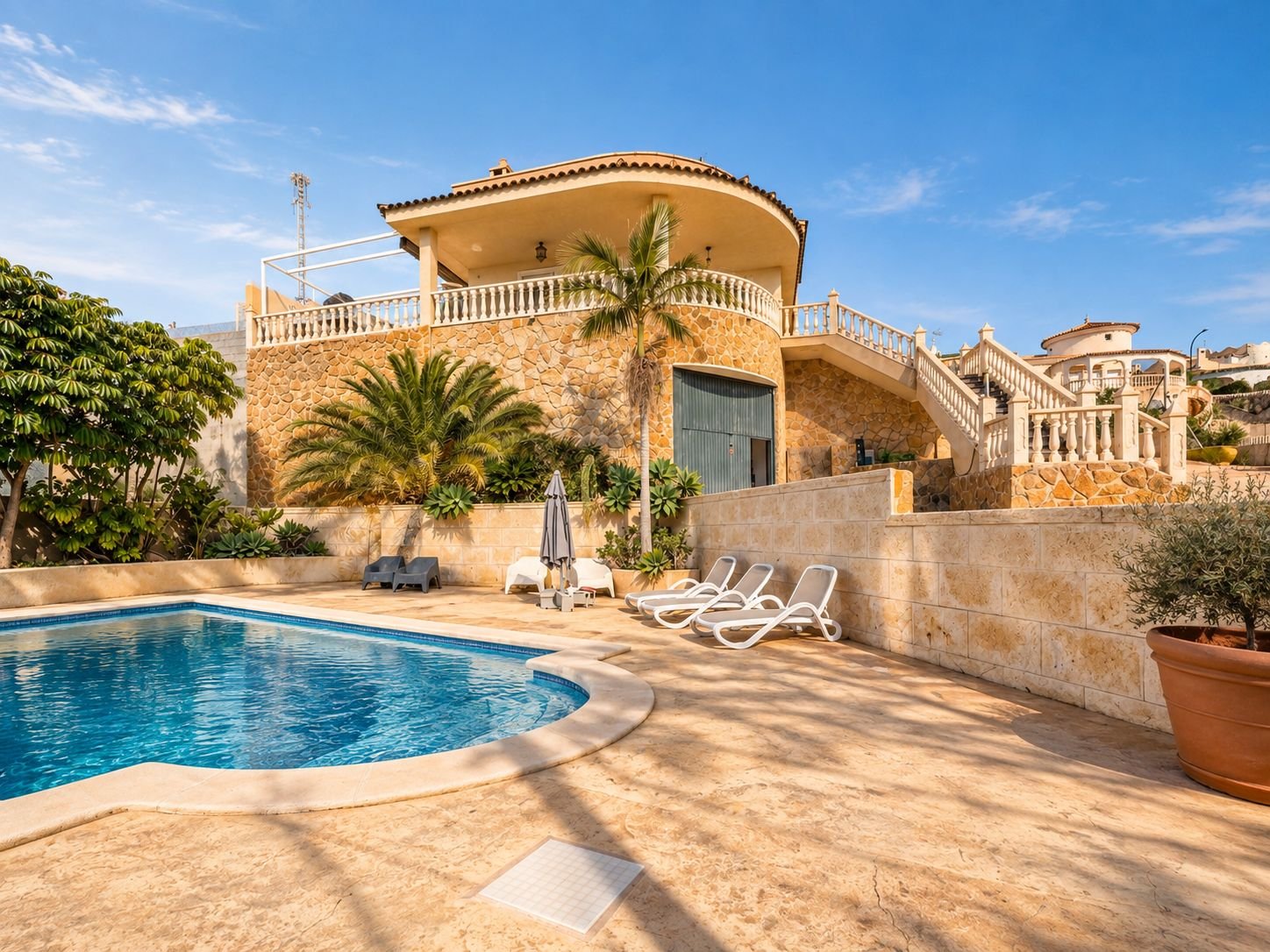Mediterrane Villa mit Meerblick in Strandnähe in Cala D'or - El Campello