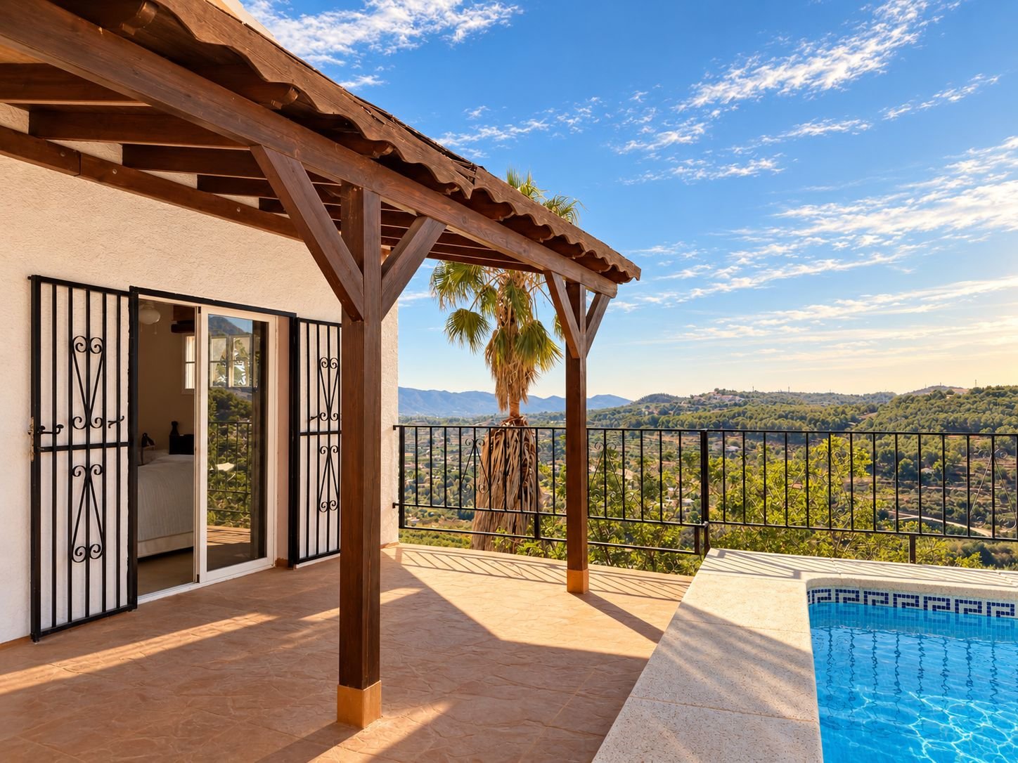 Freistehende Villa mit Meer- und Bergblick, privatem Pool und separatem Gästeapartment