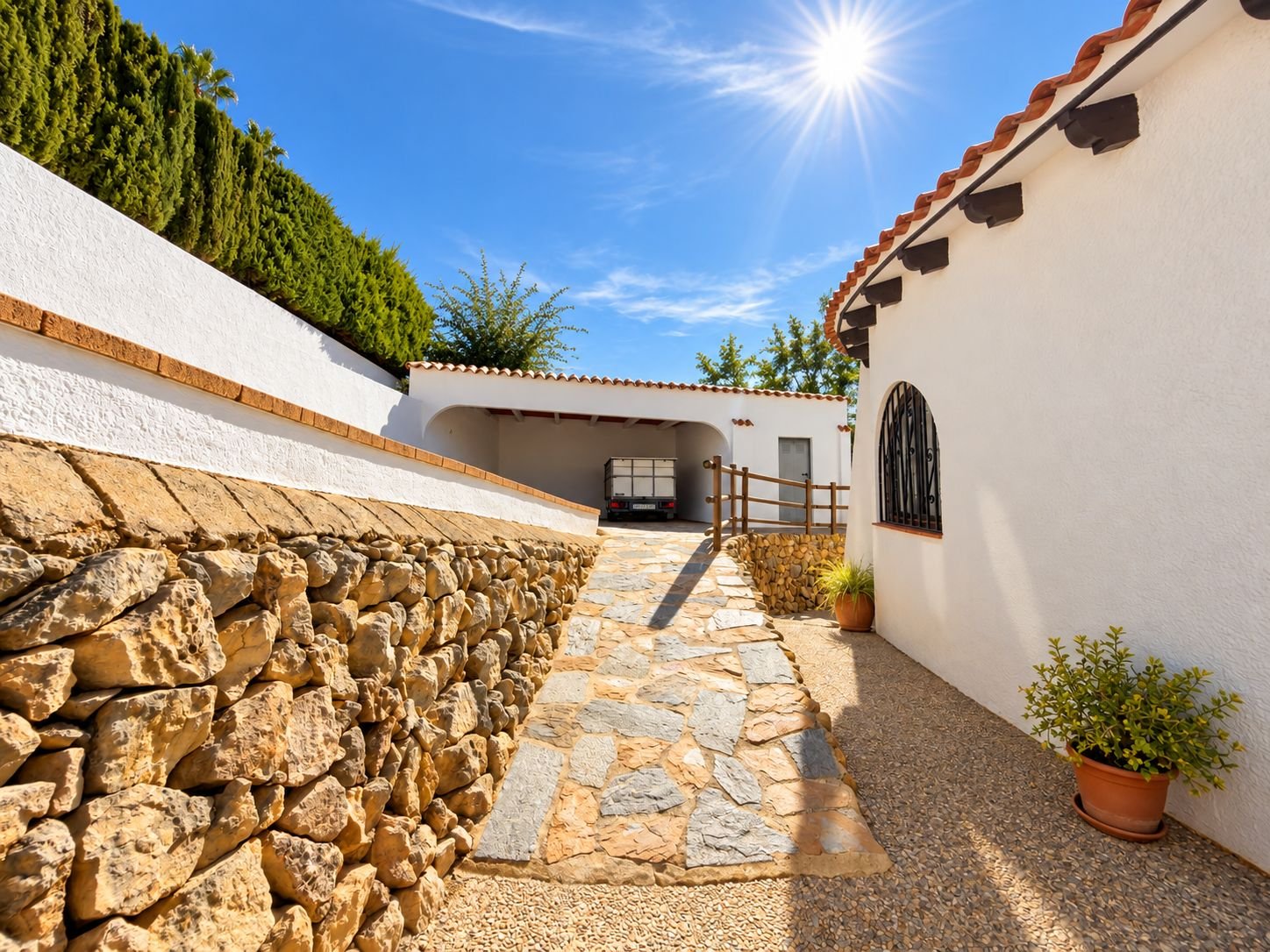Freistehende Villa mit Meer- und Bergblick, privatem Pool und separatem Gästeapartment