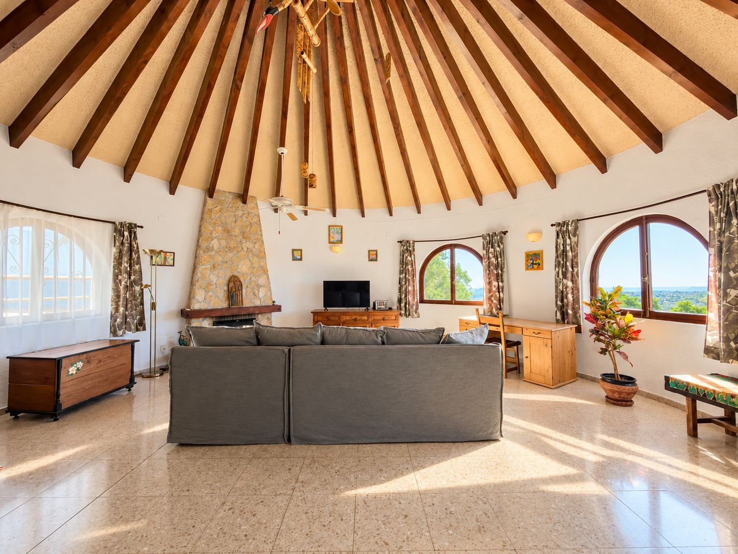 Freistehende Villa mit Meer- und Bergblick, privatem Pool und separatem Gästeapartment