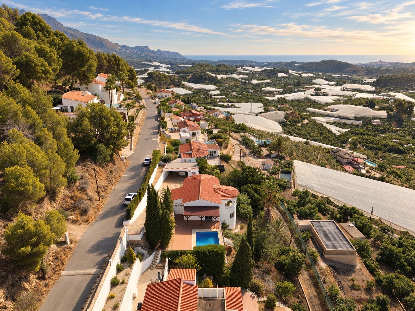 Freistehende Villa mit Meer- und Bergblick, privatem Pool und separatem Gästeapartment