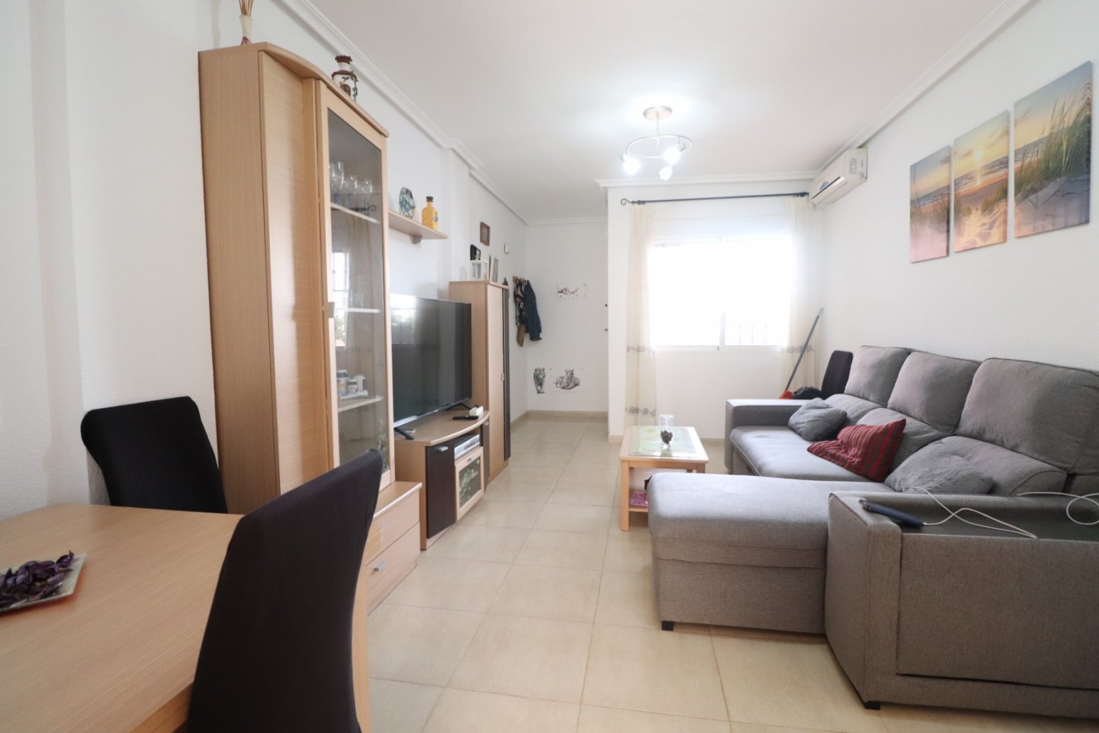 Erdgeschoss-Wohnung mit zwei Schlafzimmern in Los Altos