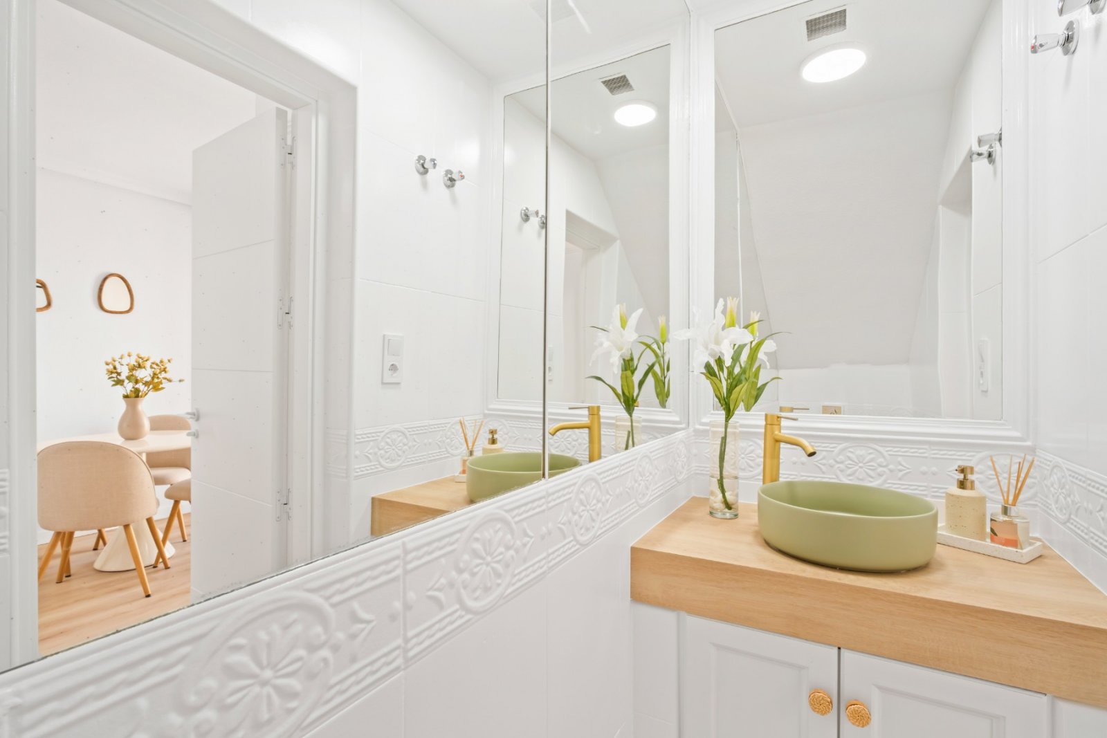 Reihenhaus mit 2 Schlafzimmern, 1 Badezimmer, 1 Gäste-WC, Kfz-Stellplatz und Gemeinschaftspool
